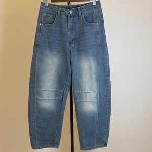 Light Wash High Rise Barrel Leg Jeans with Knee Darting – Size S